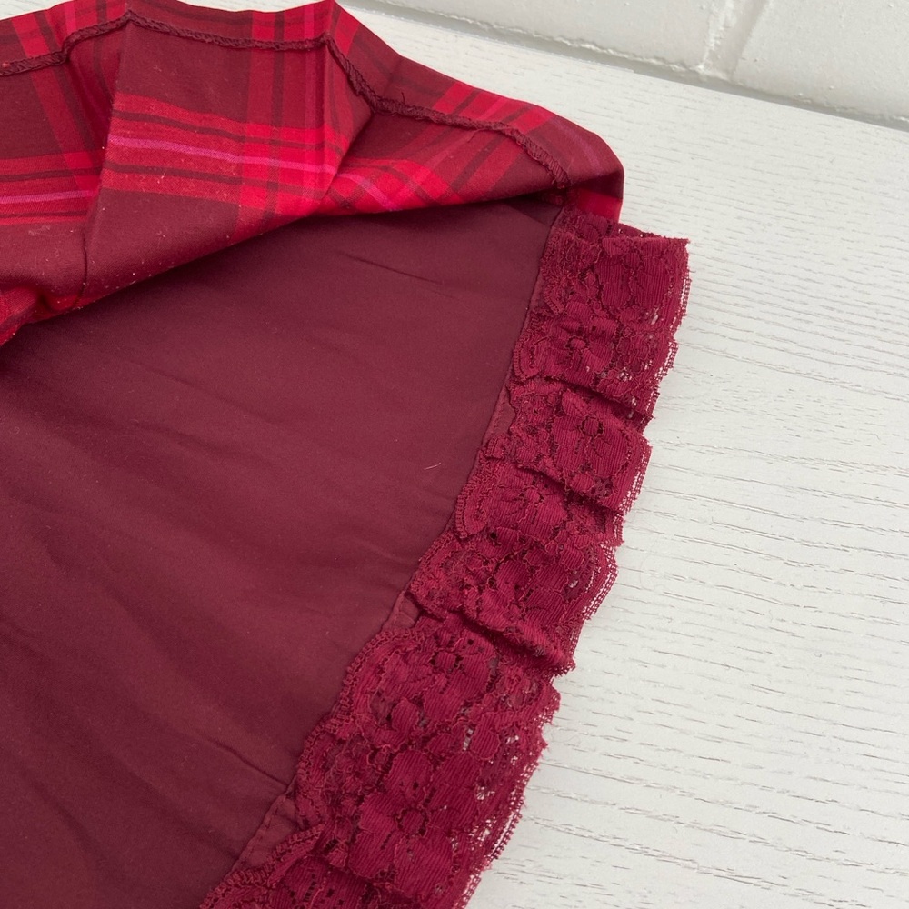 Children’s Place Classic Red Plaid Skirt Sequin Rose Applique Embellishment Sz 4 - Picture 6 of 9